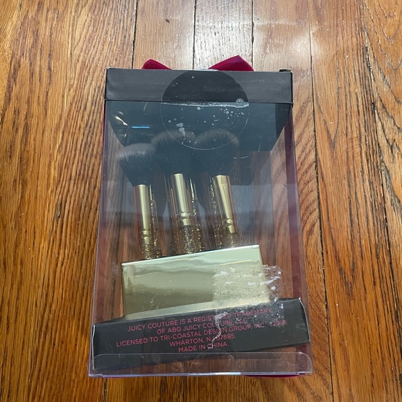 New‼️ Juicy Couture 7-Piece Brush Set w/Stand - Picture 2 of 2